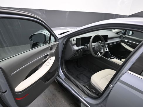 Used 2025 Hyundai Sonata SEL FWD image 18