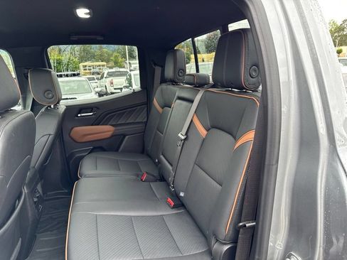 Used 2024 GMC Canyon AT4 w/ AT4 Premium Package AWD/4WD image 5