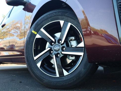 New 2025 Nissan Sentra SV image 3