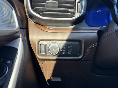 Certified 2021 Ford Explorer King Ranch w/ Premium Technology Package image 13