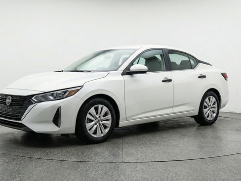 Used 2025 Nissan Sentra S image 3