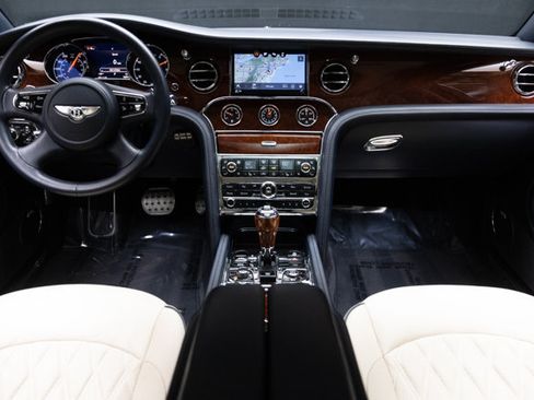 Used 2017 Bentley Mulsanne RWD image 3