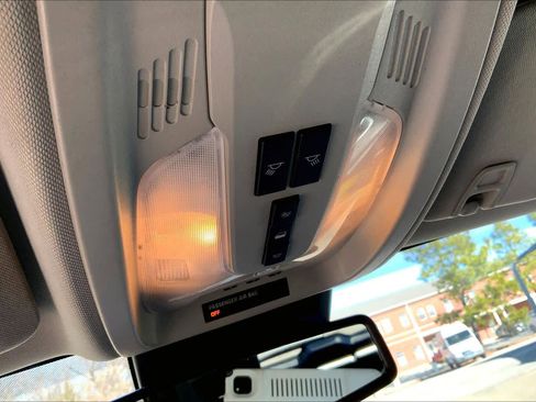 Used 2017 Chevrolet Equinox Premier w/ Enhanced Convenience Package image 31