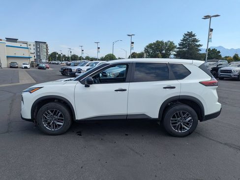 Used 2024 Nissan Rogue S AWD/4WD image 8