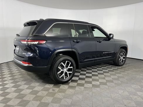 Used 2024 Jeep Grand Cherokee Limited w/ Luxury Tech Group II image 7