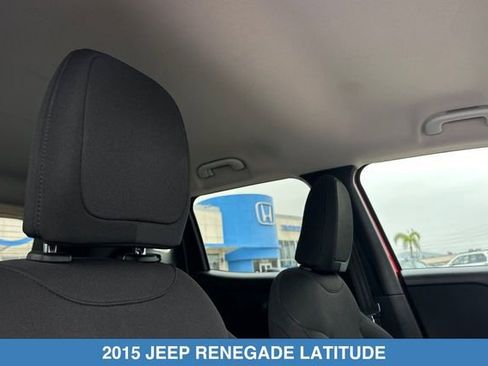 Used 2015 Jeep Renegade Latitude FWD image 19