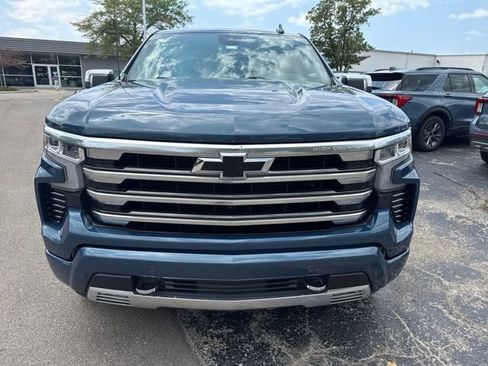 Used 2024 Chevrolet Silverado 1500 High Country w/ Z71 Off-Road Package AWD/4WD image 9