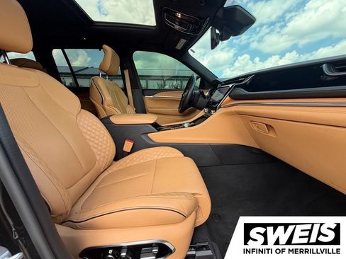 Used 2023 Jeep Grand Cherokee Summit AWD/4WD image 13