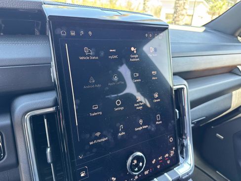 Used 2025 GMC Yukon XL Denali image 25