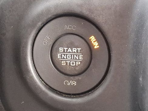 Used 2023 Jeep Wrangler Sahara image 23