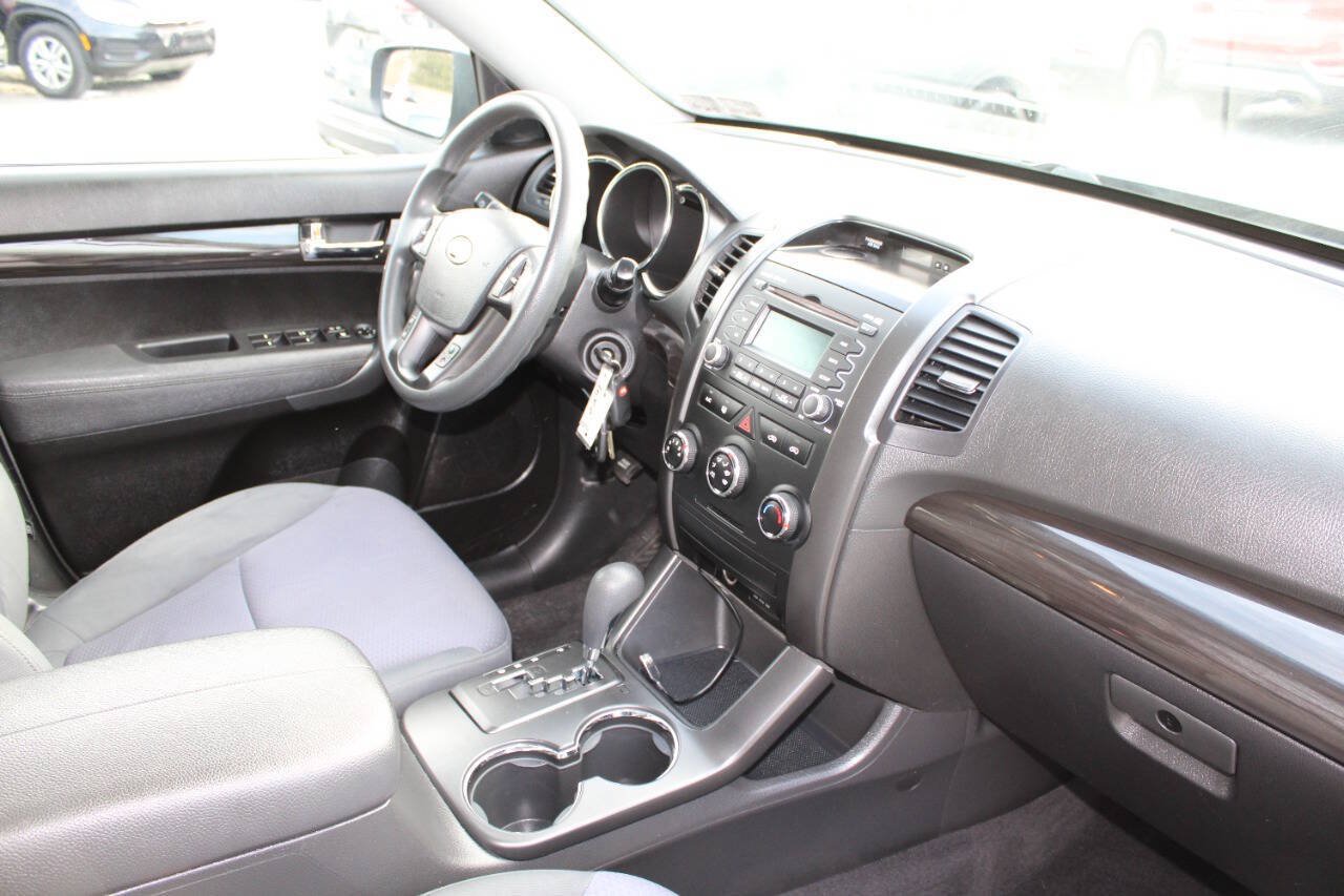 Used 2013 Kia Sorento LX FWD image 12