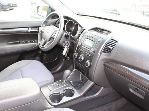 Used 2013 Kia Sorento LX FWD image 12
