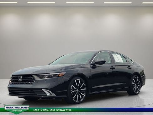 Used 2024 Honda Accord Touring image 8
