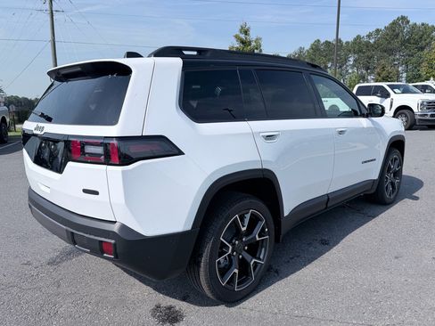 New 2026 Jeep Cherokee Overland w/ Trailer Tow Group AWD/4WD image 6