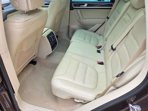 Used 2013 Volkswagen Touareg Executive AWD/4WD image 21