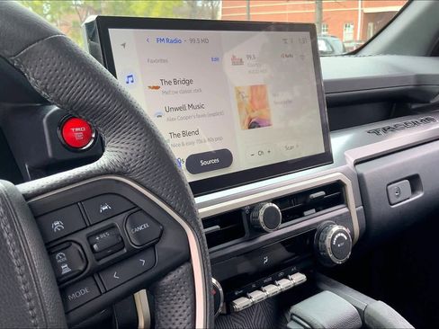 Used 2025 Toyota Tacoma TRD Sport image 7