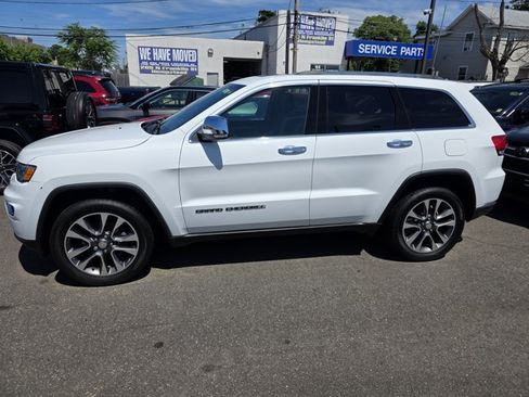 Used 2018 Jeep Grand Cherokee Limited AWD/4WD image 3