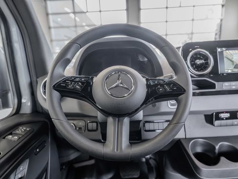 Used 2025 Mercedes-Benz Sprinter 2500 image 9