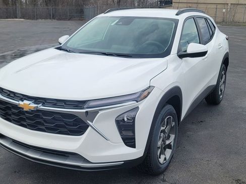 New 2026 Chevrolet Trax LT image 3