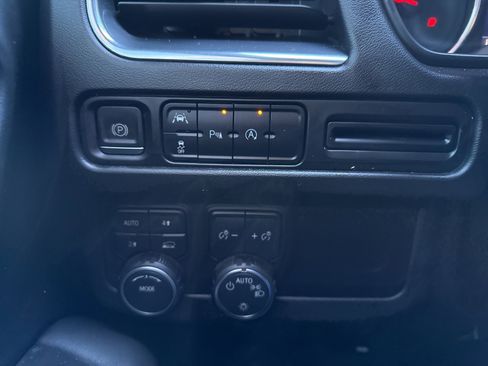 Used 2023 Chevrolet Suburban LS image 33