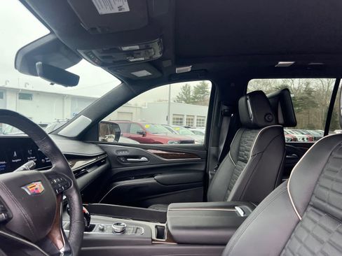 Used 2024 Cadillac Escalade Sport Platinum w/ LPO, ONYX Package image 12