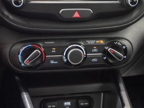 Used 2025 Kia Soul LX w/ LX Technology Package FWD image 17