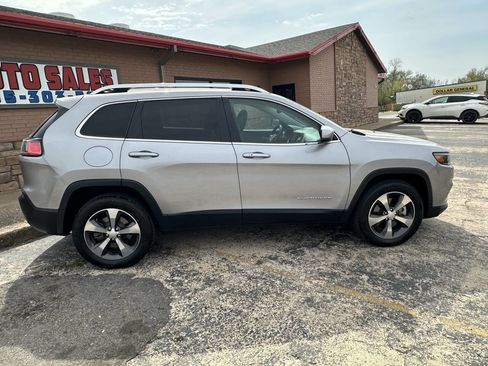 Used 2019 Jeep Cherokee Limited AWD/4WD image 10