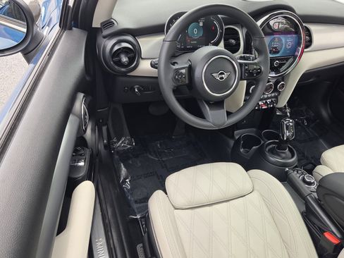 Used 2023 MINI Cooper 2-Door Hardtop w/ Signature Upholstery Package FWD image 12