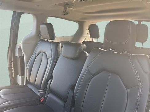 Used 2024 Chrysler Pacifica Touring-L w/ Uconnect Theater Family Group image 24