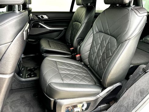 Certified 2024 BMW X7 xDrive40i w/ M Sport Package AWD/4WD image 18
