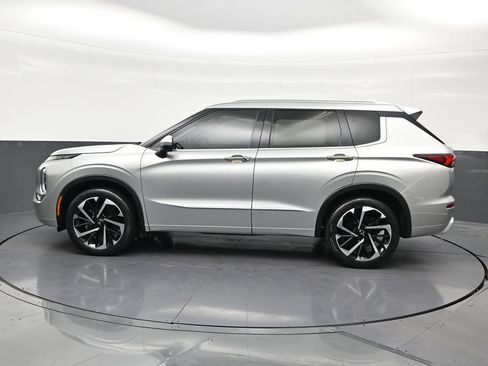 Used 2024 Mitsubishi Outlander SEL FWD image 2