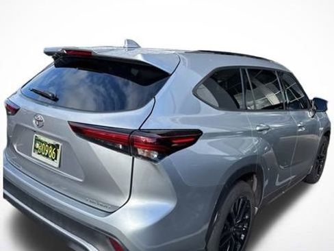 Certified 2024 Toyota Highlander XSE image 2
