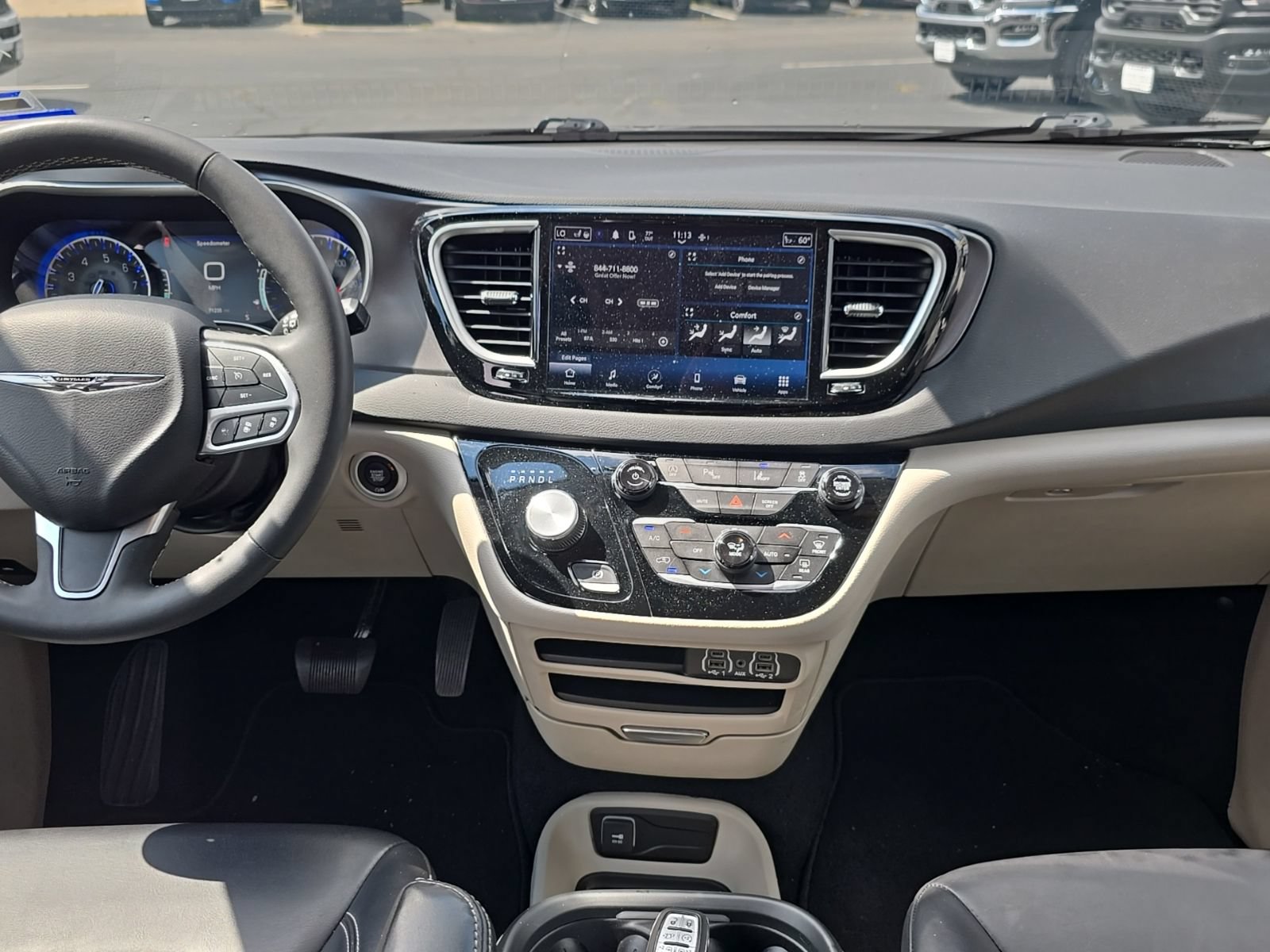 Used 2023 Chrysler Pacifica Touring-L FWD image 15