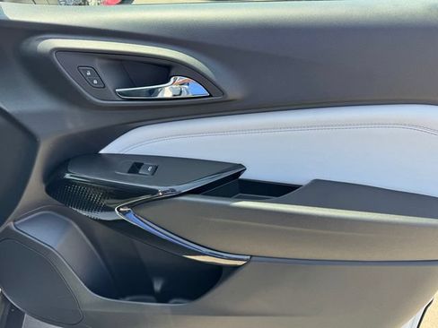 Certified 2025 Chevrolet Trax LT FWD image 8