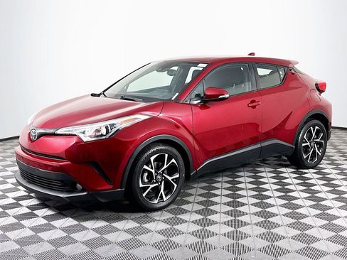 Used 2018 Toyota C-HR XLE image 4