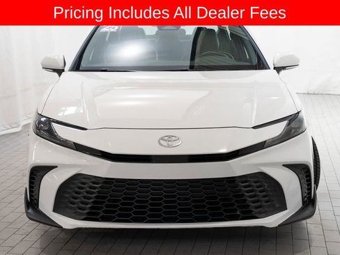 Used 2025 Toyota Camry SE FWD image 2