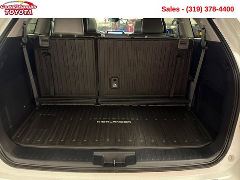 Used 2024 Toyota Highlander Platinum image 24