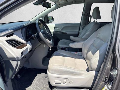 Used 2020 Toyota Sienna XLE FWD image 6