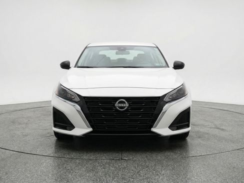 Used 2025 Nissan Altima 2.5 SV image 2