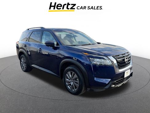 Used 2025 Nissan Pathfinder SV image 1