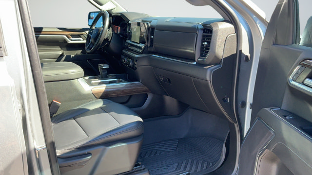 Used 2023 Chevrolet Silverado 1500 RST w/ Z71 Off-Road Package AWD/4WD image 24