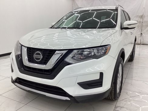 Used 2019 Nissan Rogue SV image 1