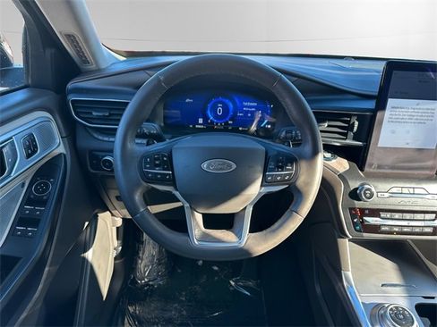 Used 2020 Ford Explorer Platinum w/ Premium Technology Package image 12
