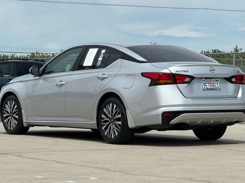 Used 2023 Nissan Altima 2.5 SV image 5