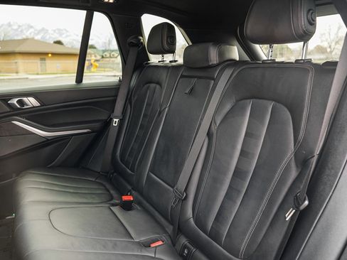 Used 2021 BMW X5 xDrive40i w/ M Sport Package image 18