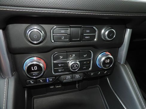 Used 2021 GMC Yukon SLT w/ SLT Luxury Plus Package RWD image 28