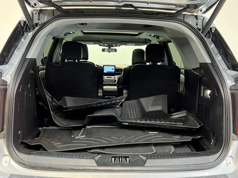 Used 2021 Ford Explorer XLT w/ Equipment Group 202A image 10