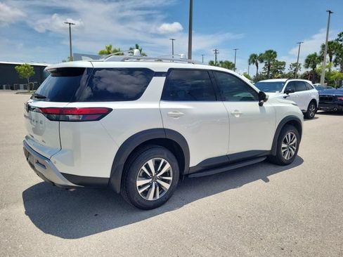 Certified 2024 Nissan Pathfinder SL FWD image 2