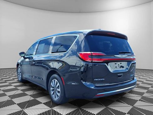 Used 2024 Chrysler Pacifica Limited FWD image 26