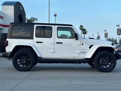 Used 2022 Jeep Wrangler Unlimited Sahara w/ Safety Group image 7